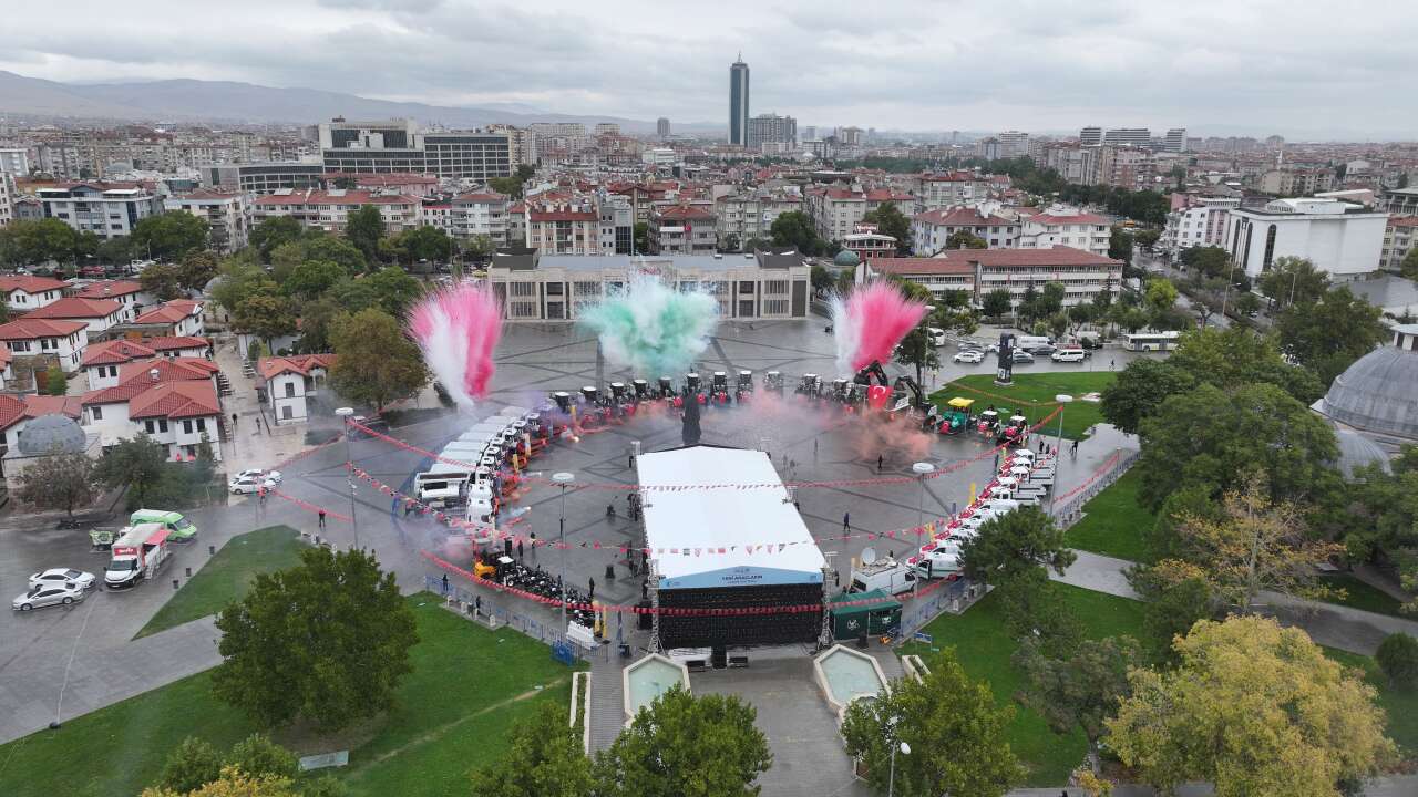 Konya Büyükşehir'e 54 yeni iş makinesi! Kışın karla mücadele yapıp yazın caddelerde çalışacak 21